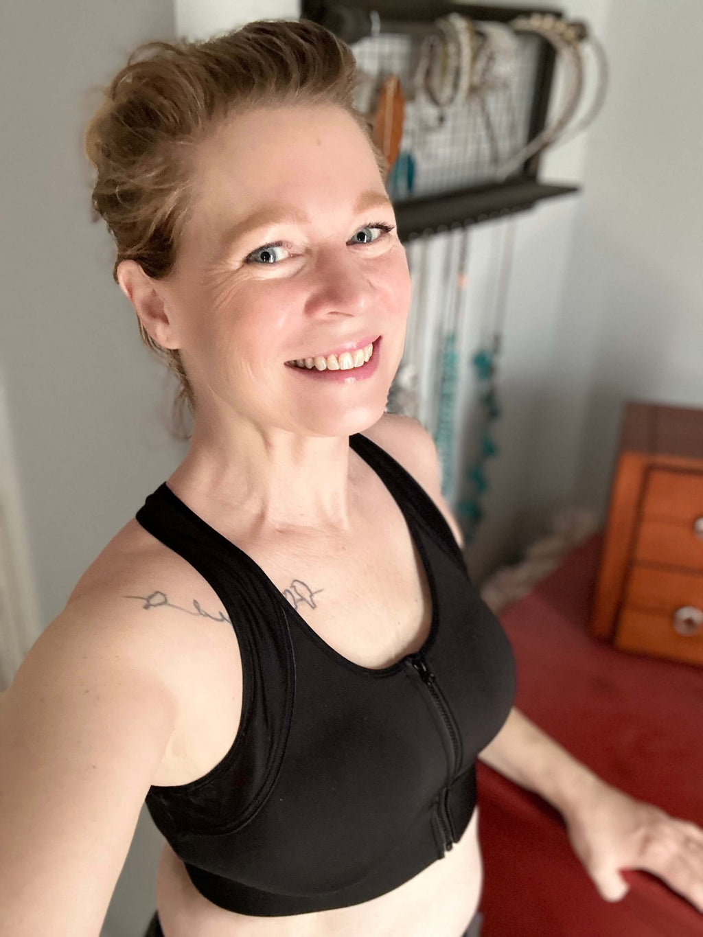 Closure Sports Bra - Black