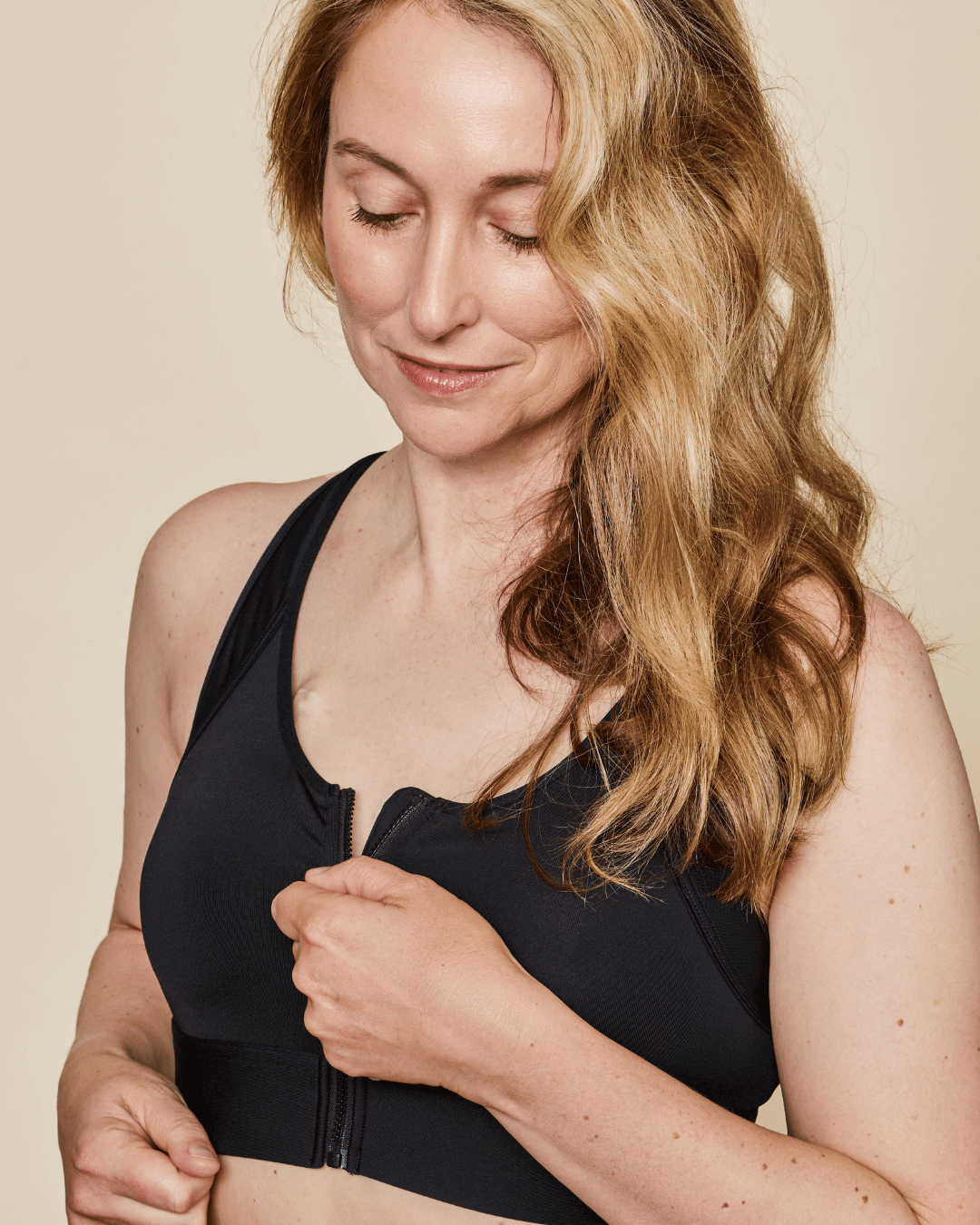 Closure Sports Bra - Black